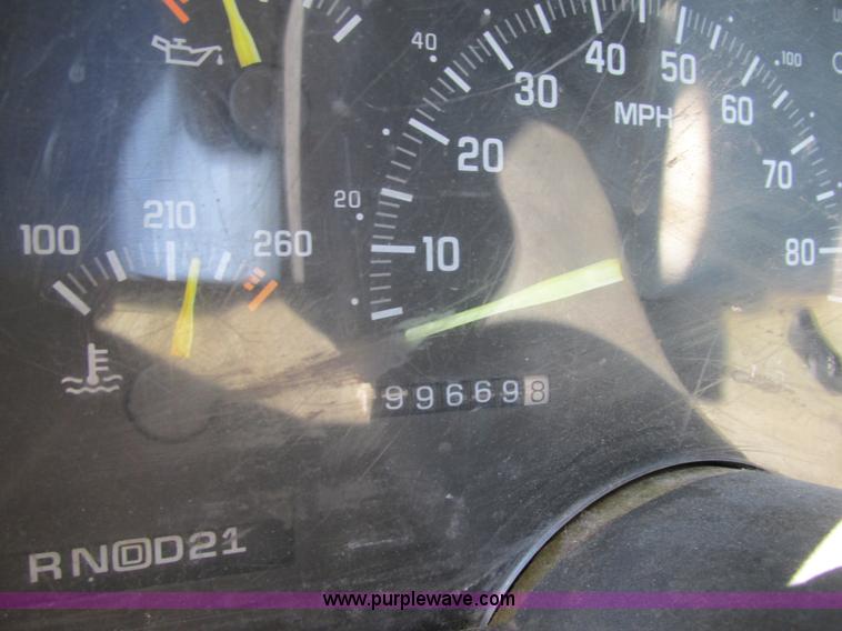 image for item BS9937 1993 Chevrolet Suburban SUV