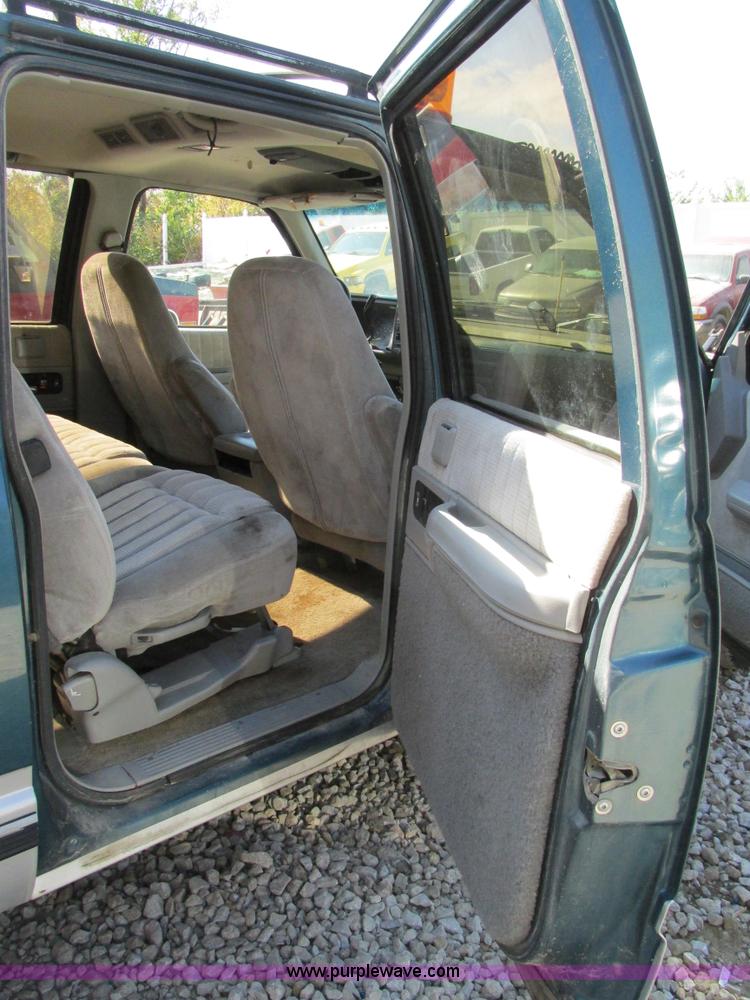 image for item BS9937 1993 Chevrolet Suburban SUV