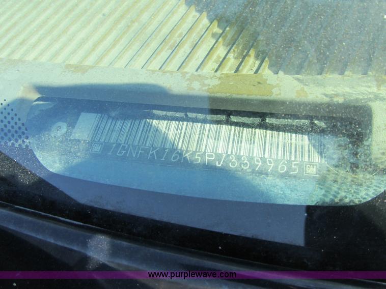 image for item BS9937 1993 Chevrolet Suburban SUV