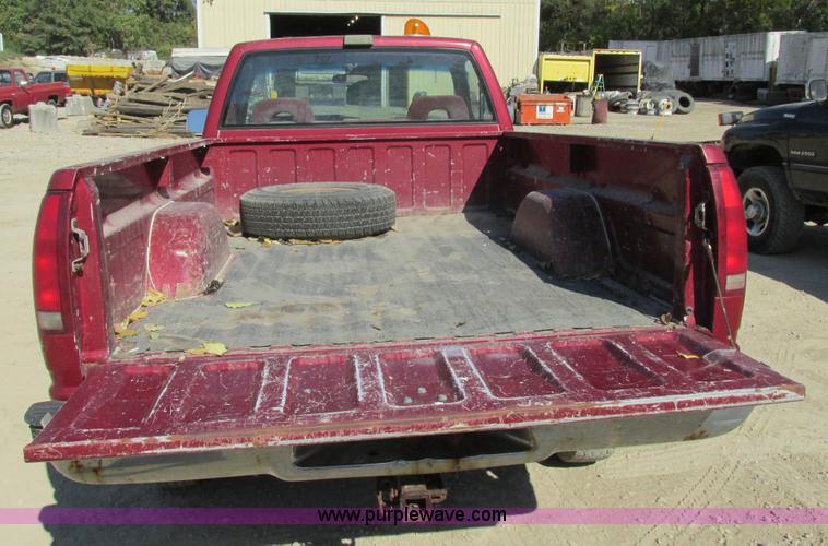 image for item BS9941 1992 GMC 1500 pickup truck