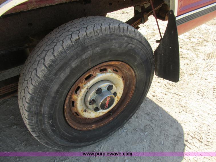 image for item BS9941 1992 GMC 1500 pickup truck