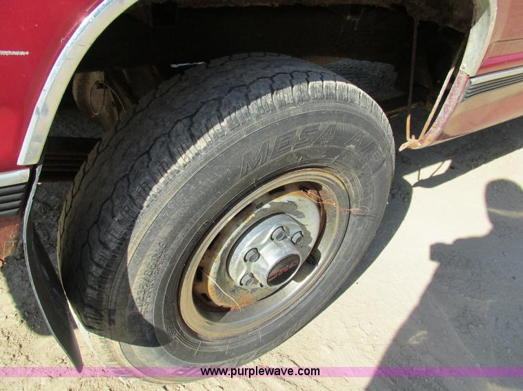 image for item BS9941 1992 GMC 1500 pickup truck