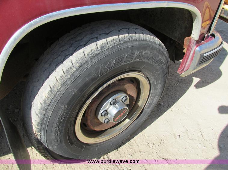 image for item BS9941 1992 GMC 1500 pickup truck