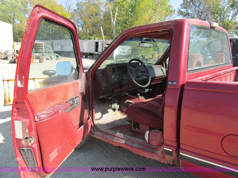 image for item BS9941 1992 GMC 1500 pickup truck