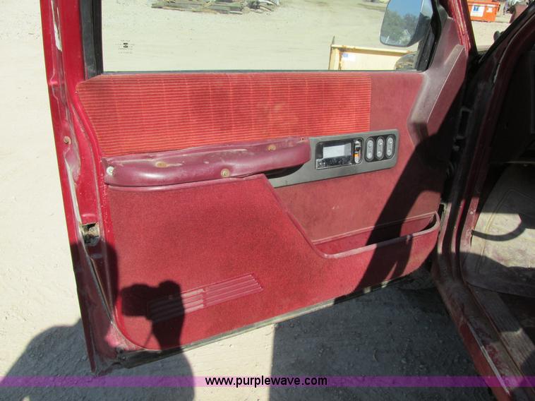 image for item BS9941 1992 GMC 1500 pickup truck