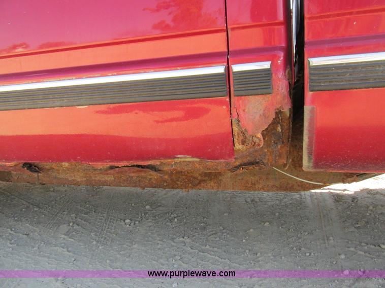 image for item BS9941 1992 GMC 1500 pickup truck