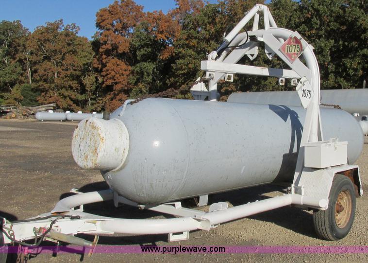 image for item BS9952 1994 H&H Smooth Rider propane tank transport trailer