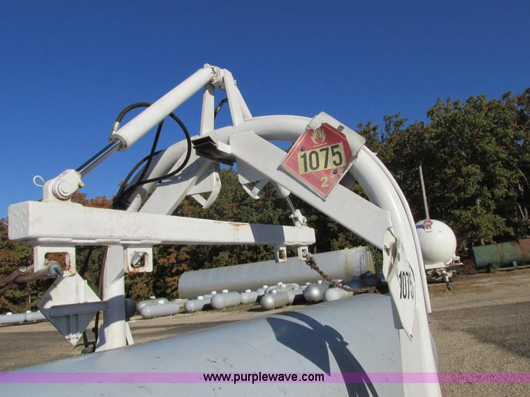 image for item BS9952 1994 H&H Smooth Rider propane tank transport trailer