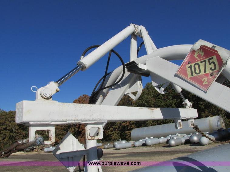 image for item BS9952 1994 H&H Smooth Rider propane tank transport trailer