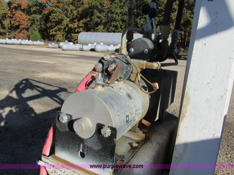 image for item BS9952 1994 H&H Smooth Rider propane tank transport trailer