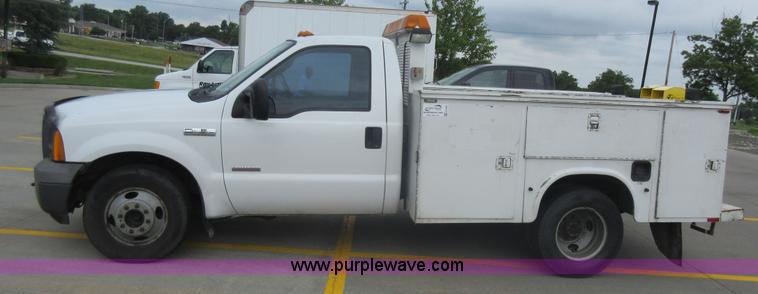 image for item G3685 2005 Ford F350 Super Duty service truck