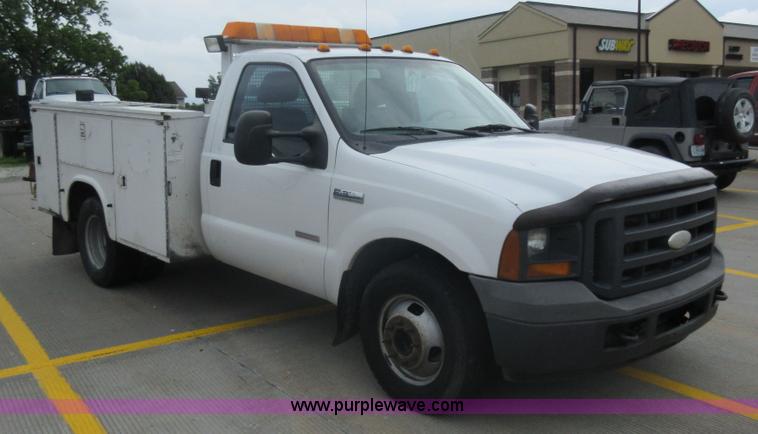 image for item G3685 2005 Ford F350 Super Duty service truck