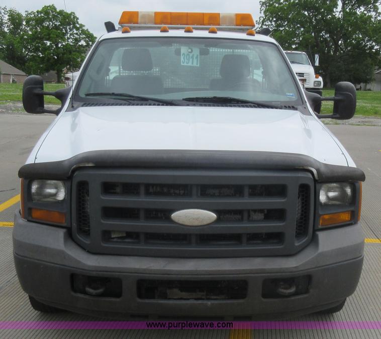 image for item G3685 2005 Ford F350 Super Duty service truck