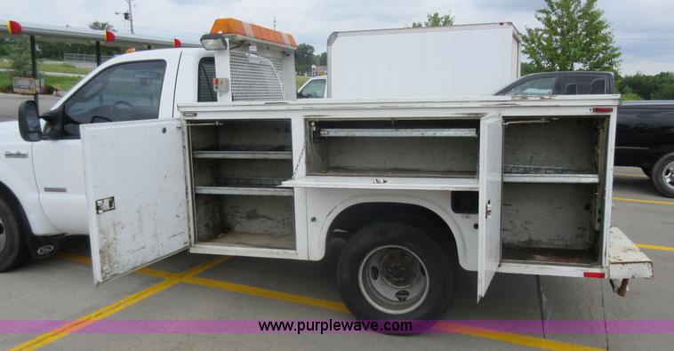 image for item G3685 2005 Ford F350 Super Duty service truck