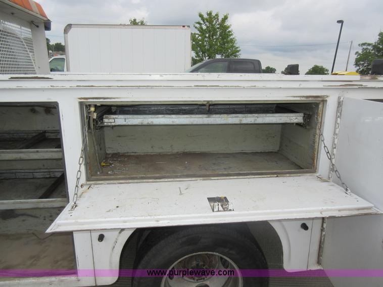 image for item G3685 2005 Ford F350 Super Duty service truck