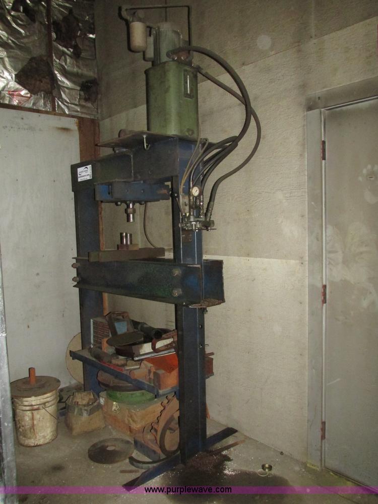 image for item H1078 Hydraulic press