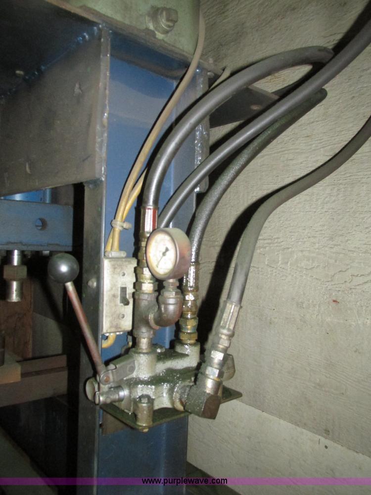 image for item H1078 Hydraulic press