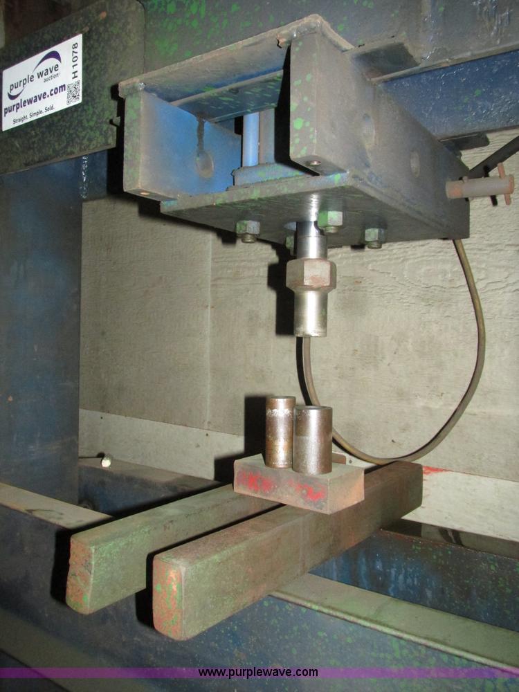 image for item H1078 Hydraulic press