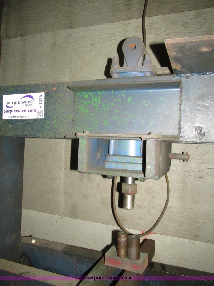 image for item H1078 Hydraulic press