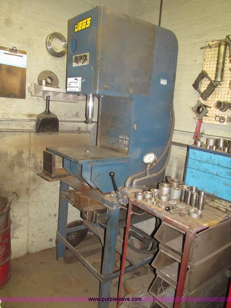 image for item H1080 Hydraulic press