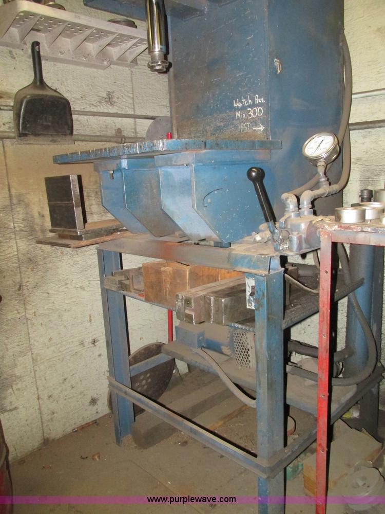 image for item H1080 Hydraulic press