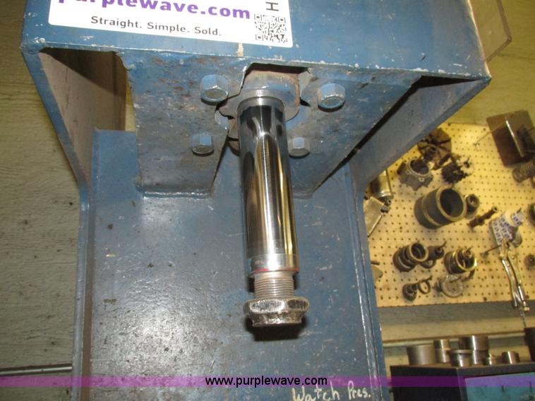 image for item H1080 Hydraulic press
