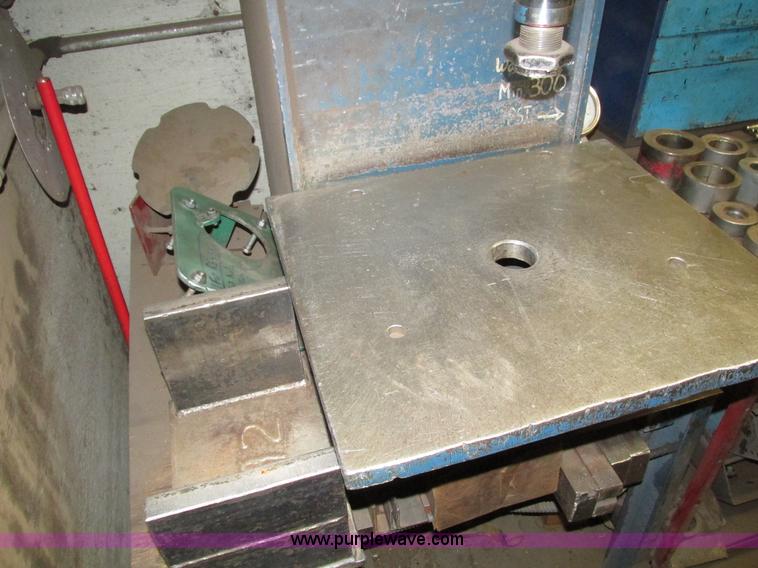 image for item H1080 Hydraulic press