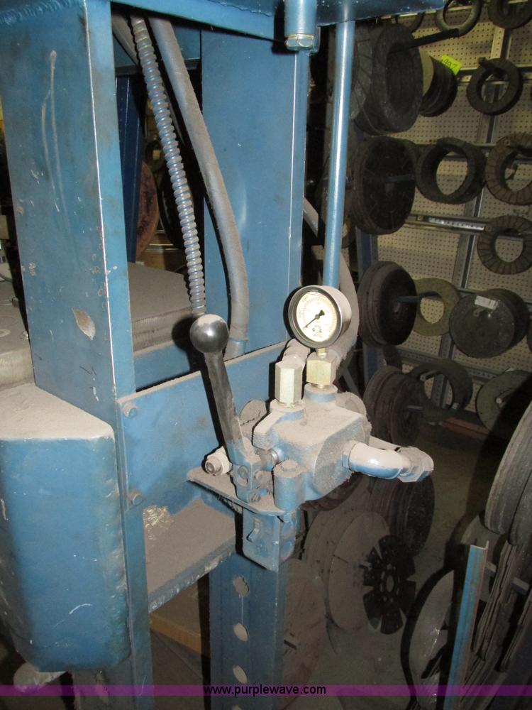 image for item H1082 Hydraulic press