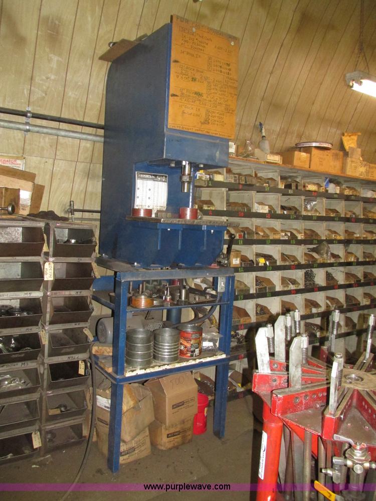 image for item H1084 Hydraulic press