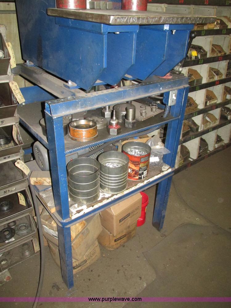 image for item H1084 Hydraulic press