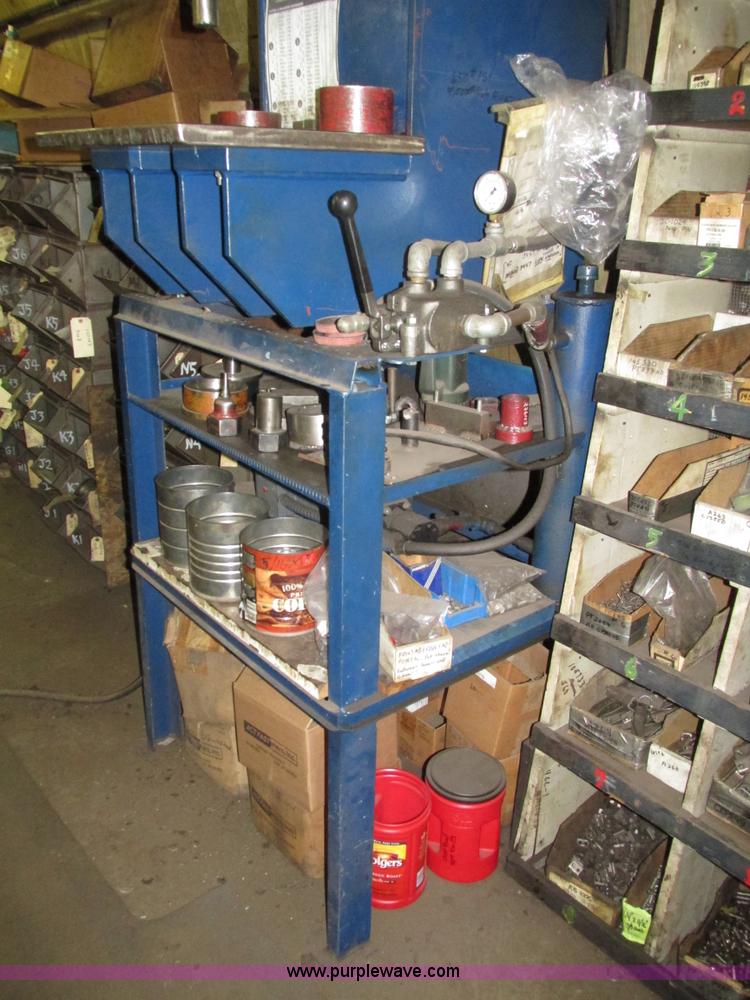 image for item H1084 Hydraulic press