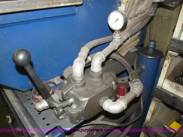 image for item H1084 Hydraulic press