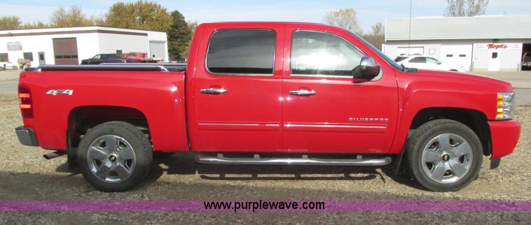 image for item H1096 2011 Chevrolet Silverado 1500 LT Crew Cab pickup truck