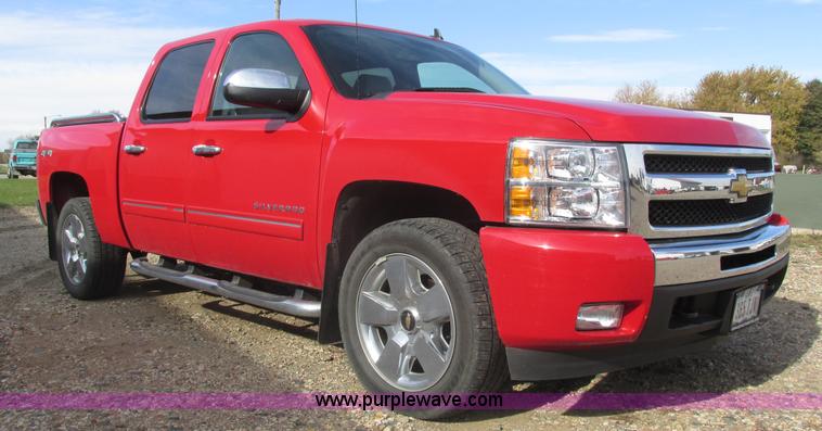 image for item H1096 2011 Chevrolet Silverado 1500 LT Crew Cab pickup truck