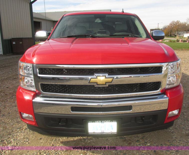 image for item H1096 2011 Chevrolet Silverado 1500 LT Crew Cab pickup truck