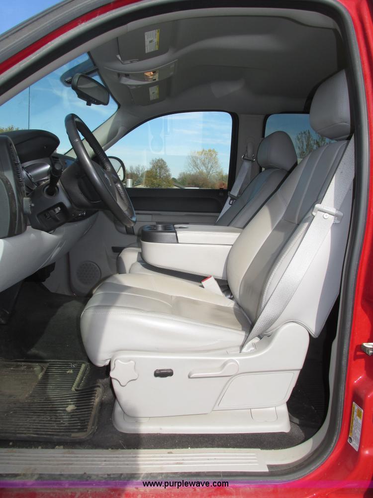 image for item H1096 2011 Chevrolet Silverado 1500 LT Crew Cab pickup truck