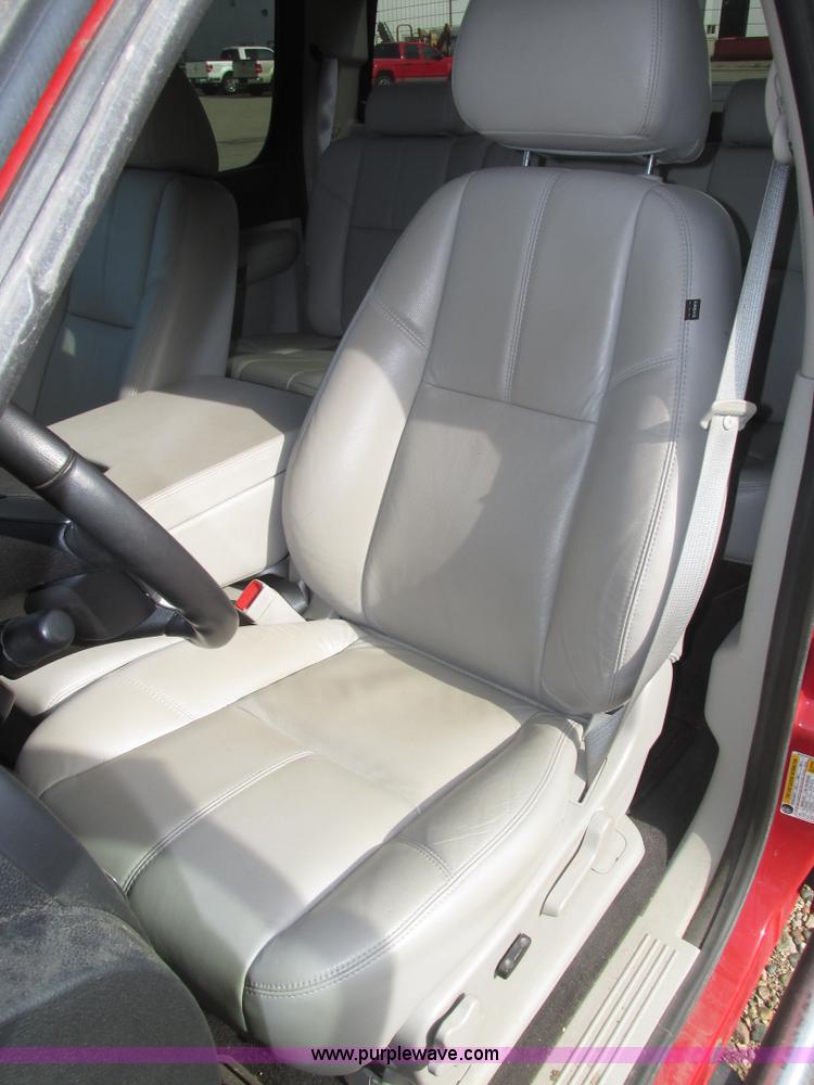 image for item H1096 2011 Chevrolet Silverado 1500 LT Crew Cab pickup truck