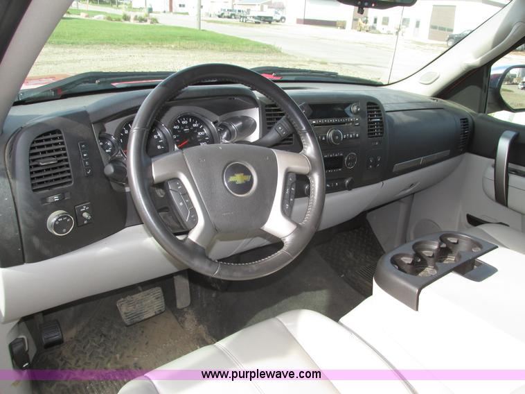 image for item H1096 2011 Chevrolet Silverado 1500 LT Crew Cab pickup truck