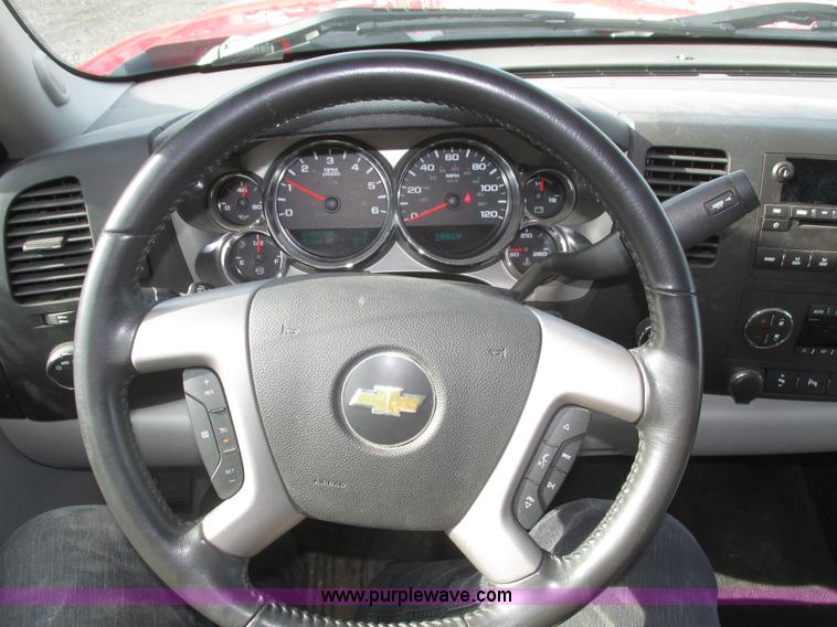 image for item H1096 2011 Chevrolet Silverado 1500 LT Crew Cab pickup truck