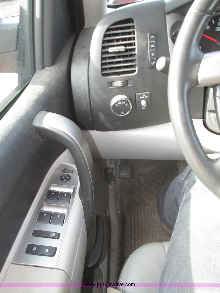 image for item H1096 2011 Chevrolet Silverado 1500 LT Crew Cab pickup truck