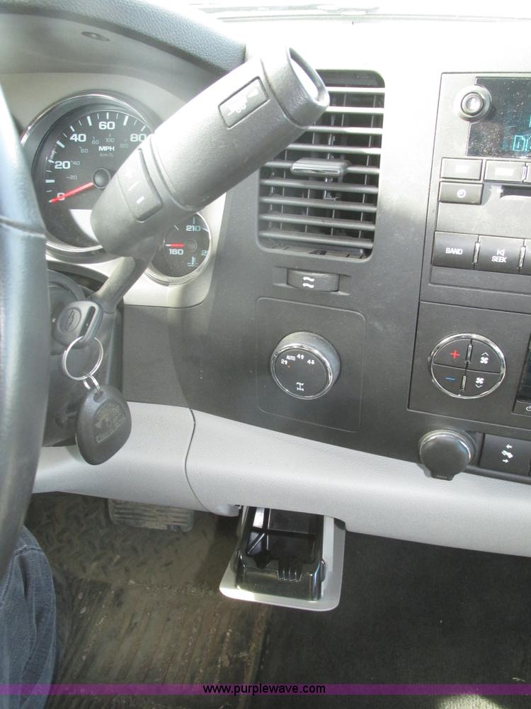 image for item H1096 2011 Chevrolet Silverado 1500 LT Crew Cab pickup truck