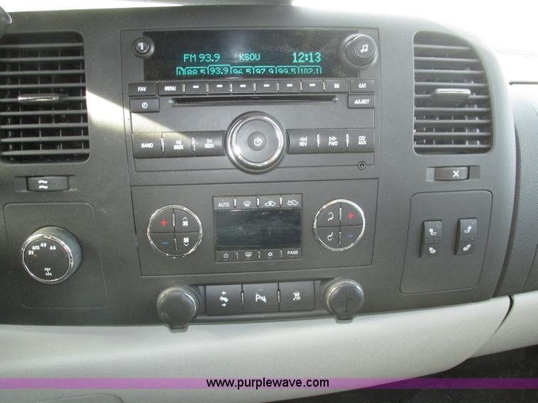 image for item H1096 2011 Chevrolet Silverado 1500 LT Crew Cab pickup truck