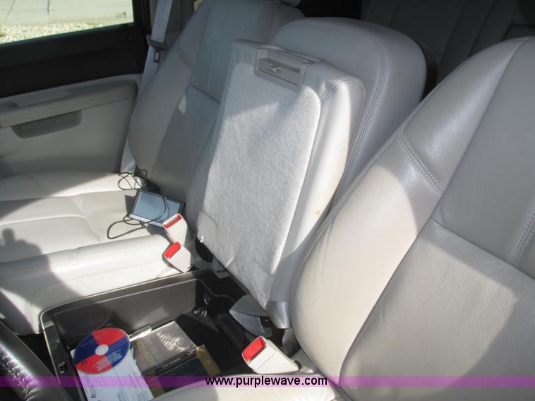 image for item H1096 2011 Chevrolet Silverado 1500 LT Crew Cab pickup truck