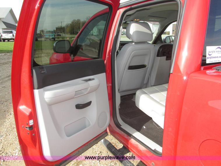 image for item H1096 2011 Chevrolet Silverado 1500 LT Crew Cab pickup truck