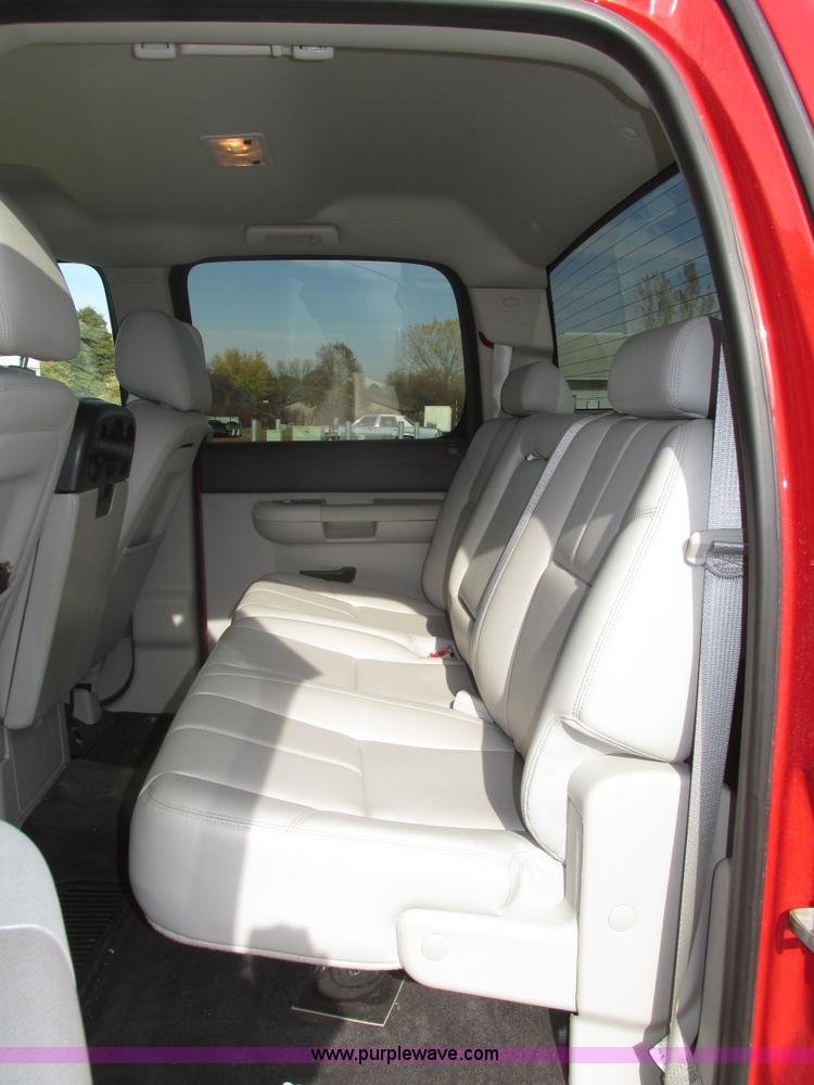 image for item H1096 2011 Chevrolet Silverado 1500 LT Crew Cab pickup truck