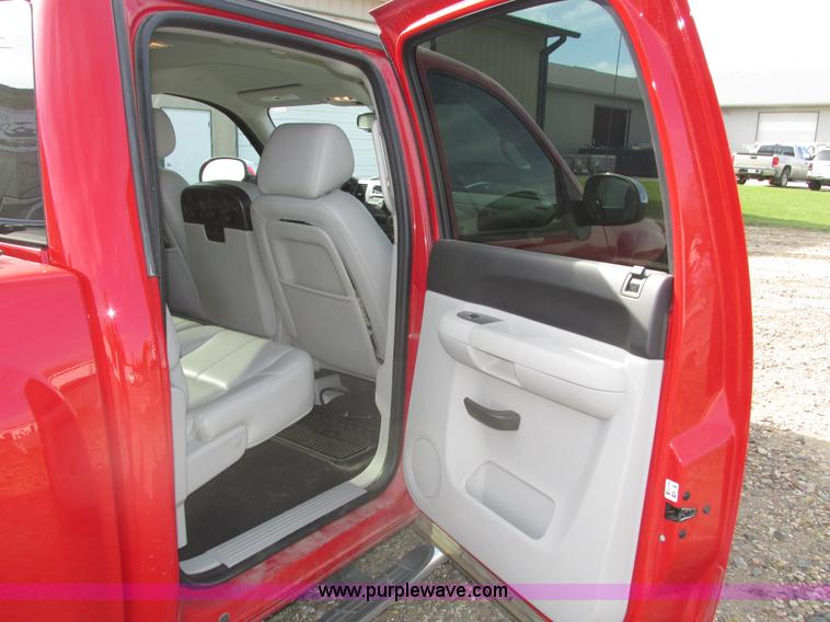 image for item H1096 2011 Chevrolet Silverado 1500 LT Crew Cab pickup truck