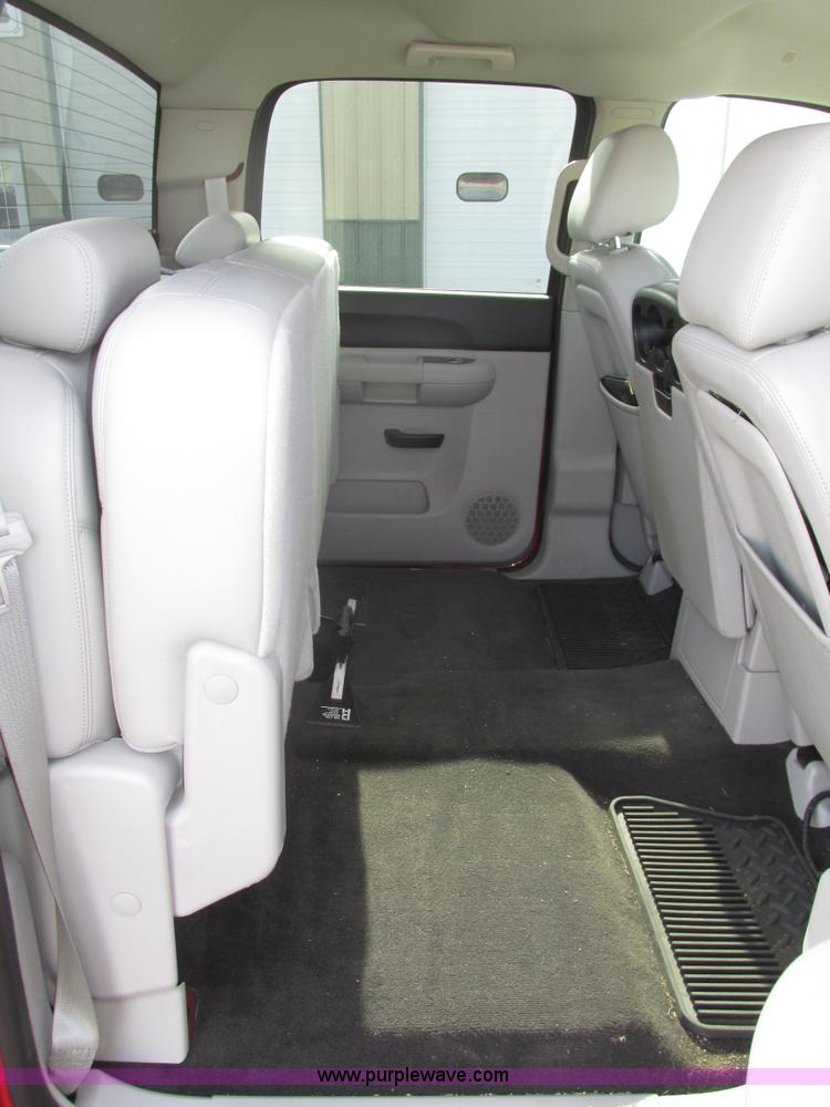 image for item H1096 2011 Chevrolet Silverado 1500 LT Crew Cab pickup truck