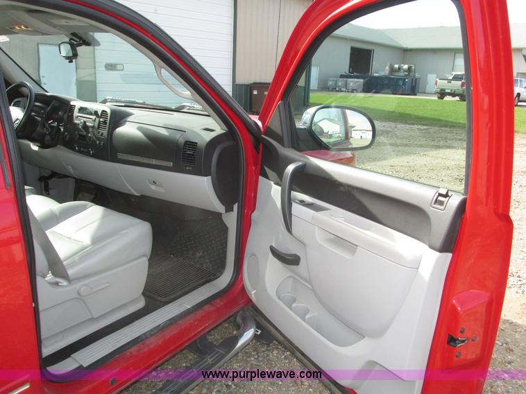 image for item H1096 2011 Chevrolet Silverado 1500 LT Crew Cab pickup truck