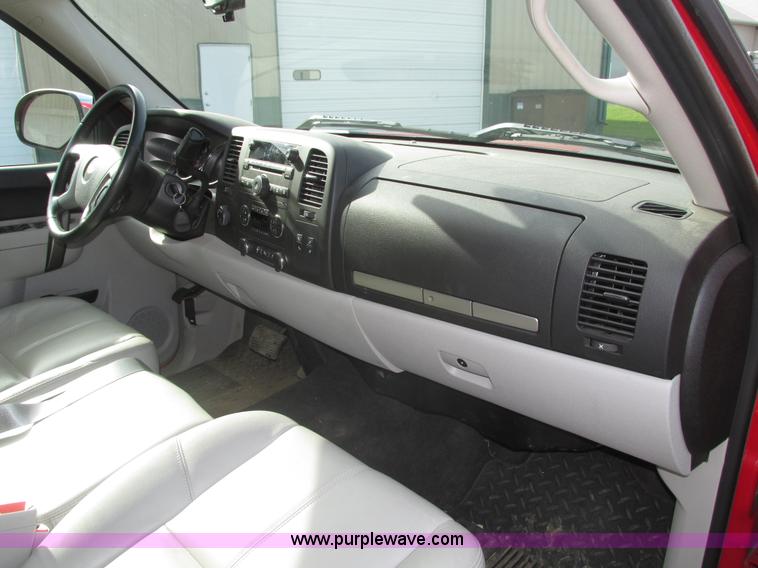 image for item H1096 2011 Chevrolet Silverado 1500 LT Crew Cab pickup truck