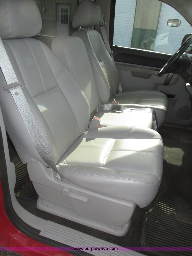 image for item H1096 2011 Chevrolet Silverado 1500 LT Crew Cab pickup truck